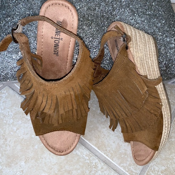 MINNETONKA suede fringe espadrille wedges women’s size 9 - Picture 16 of 17